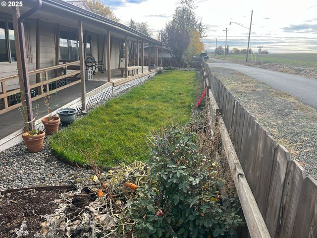 355 W WASHINGTON St, Athena, OR 97813