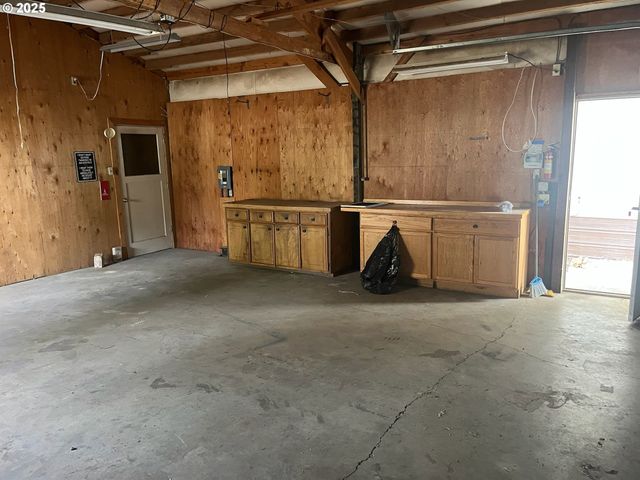 355 W WASHINGTON St, Athena, OR 97813