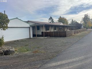 355 W WASHINGTON St, Athena, OR 97813