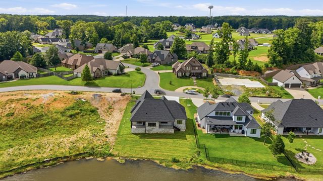 7648 S Shoreline Blvd, Benton, AR 72019