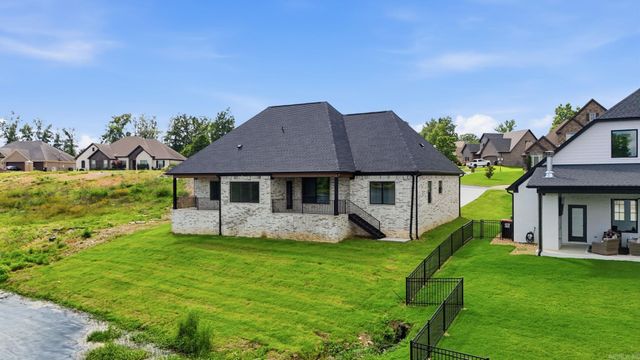7648 S Shoreline Blvd, Benton, AR 72019