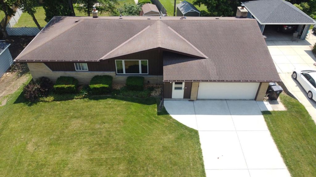 1773 Juniper CIRCLE, South Milwaukee, WI 53172