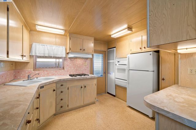 18 Galloway Dr, Concord, CA 94520