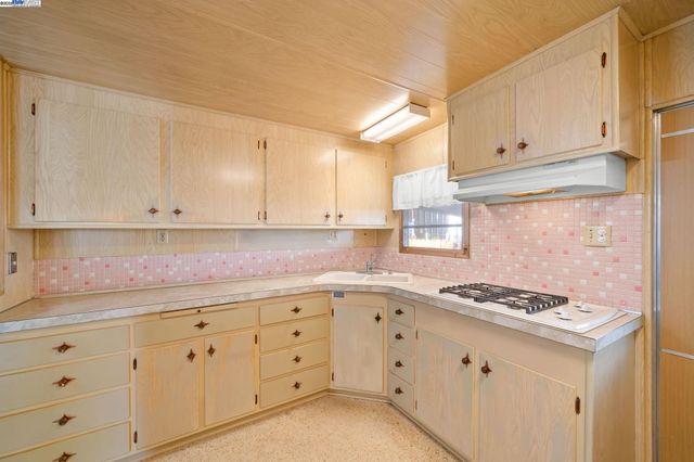 18 Galloway Dr, Concord, CA 94520