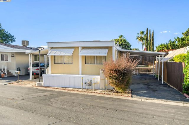 18 Galloway Dr, Concord, CA 94520