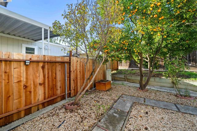 18 Galloway Dr, Concord, CA 94520