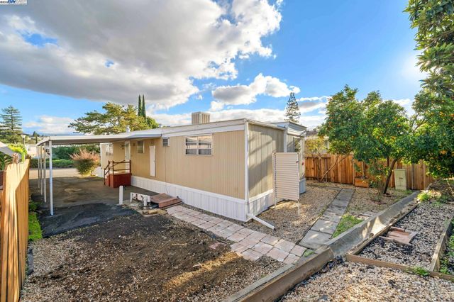 18 Galloway Dr, Concord, CA 94520