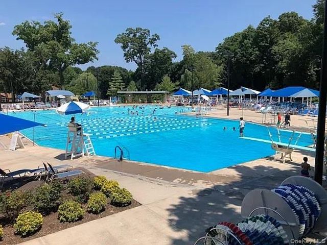 14 Nirvana Avenue, Great Neck, NY 11023