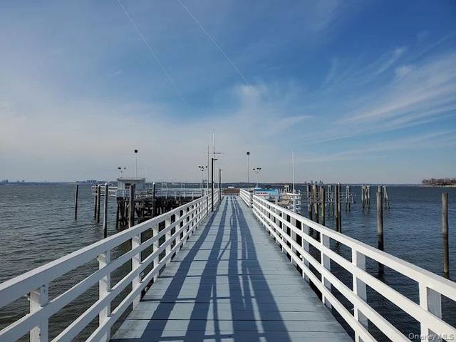 14 Nirvana Avenue, Great Neck, NY 11023