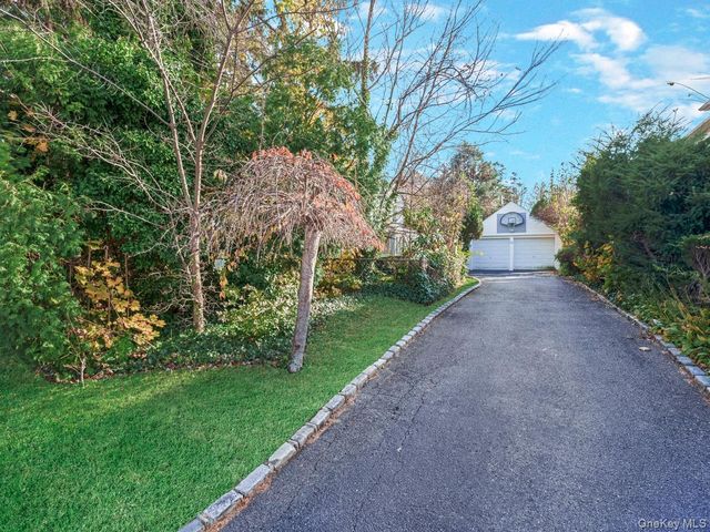 14 Nirvana Avenue, Great Neck, NY 11023