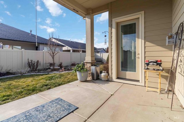 917 Pascua Dr, Kuna, ID 83634