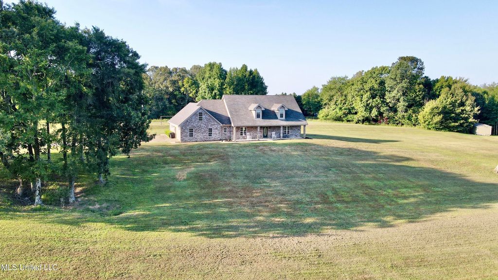 404 Golden Pond Circle, Coldwater, MS 38618