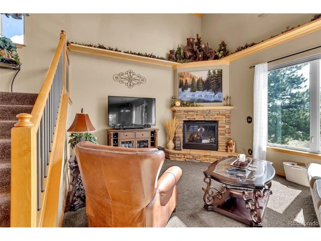 38 Kingston Dr, Florissant, CO 80816