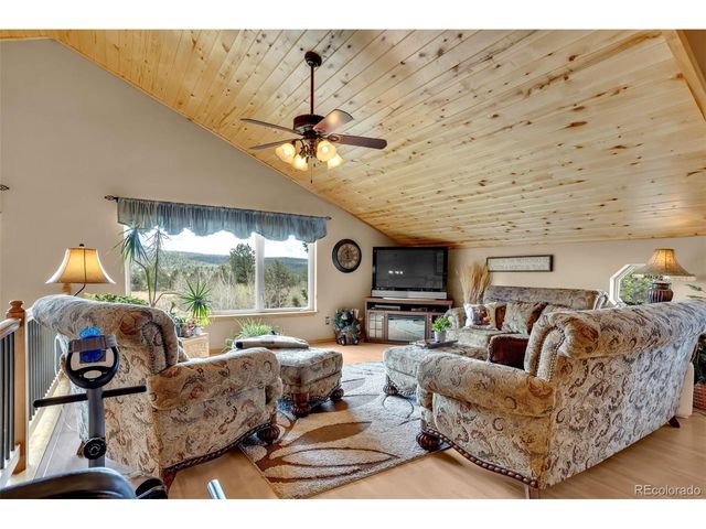 38 Kingston Dr, Florissant, CO 80816