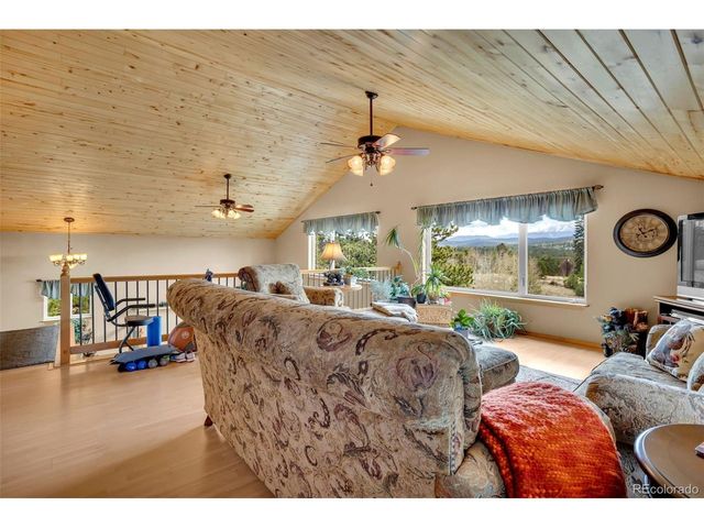 38 Kingston Dr, Florissant, CO 80816