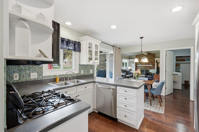 2070 Winchester Road, Rochester Hills, MI 48307
