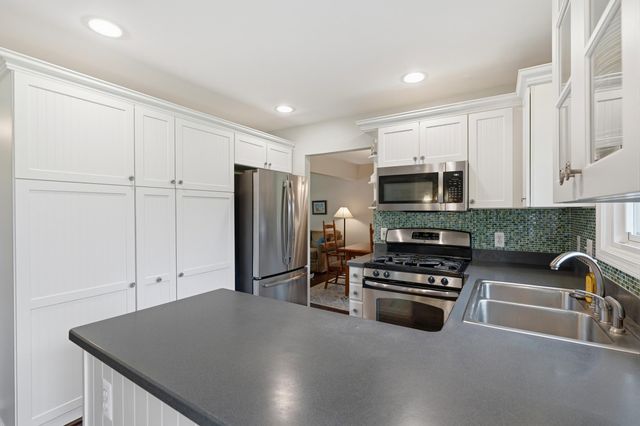 2070 Winchester Road, Rochester Hills, MI 48307