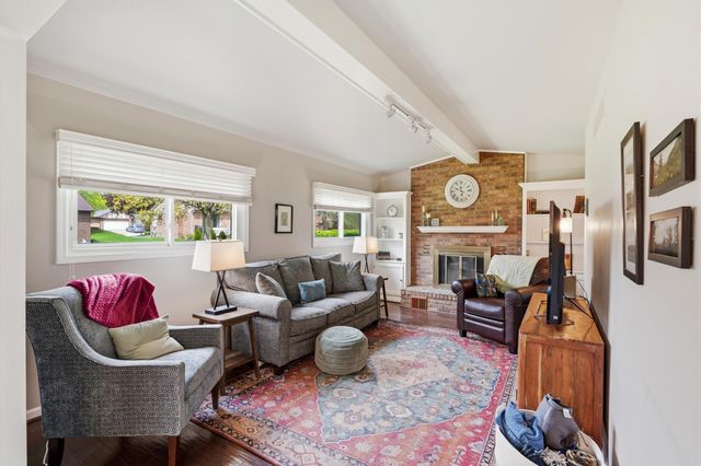 2070 Winchester Road, Rochester Hills, MI 48307
