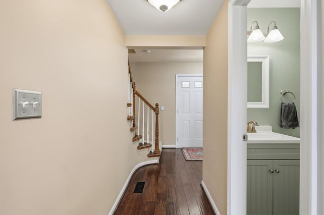 2070 Winchester Road, Rochester Hills, MI 48307