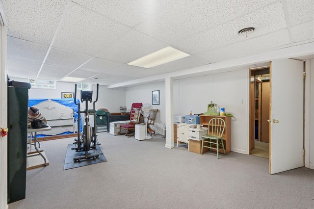 2070 Winchester Road, Rochester Hills, MI 48307