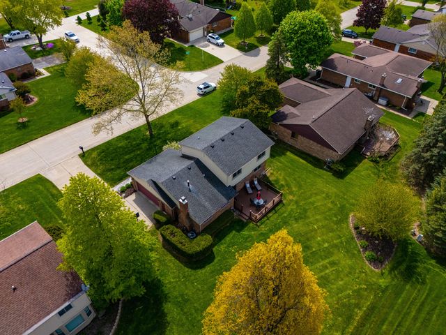2070 Winchester Road, Rochester Hills, MI 48307