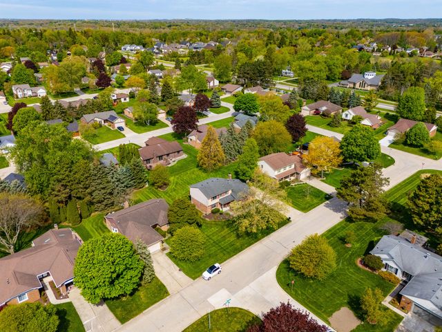2070 Winchester Road, Rochester Hills, MI 48307