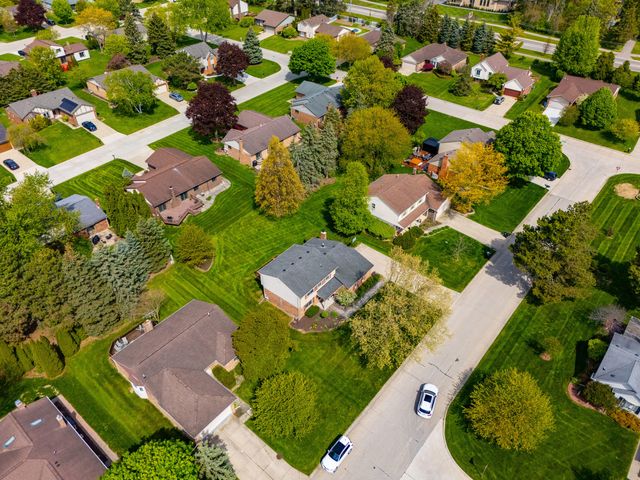 2070 Winchester Road, Rochester Hills, MI 48307