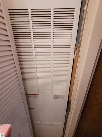 7361 Queens Court, Alma, MI 48801