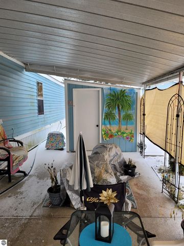 7361 Queens Court, Alma, MI 48801