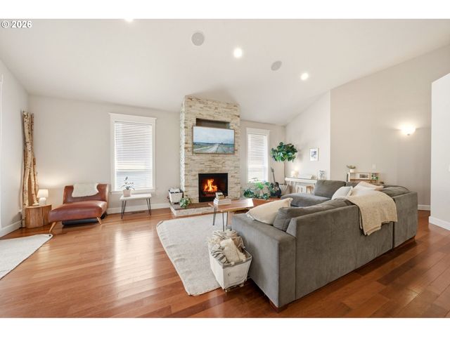 847 W S St, Washougal, WA 98671