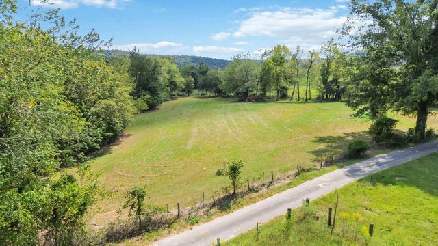 1649 James Road, Somerset, KY 42501