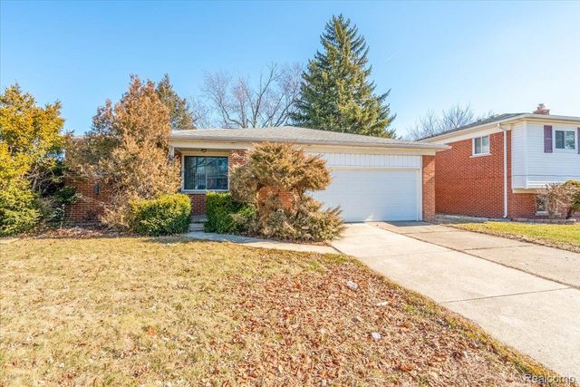 27046 Clarpointe Drive, Warren, MI 48088