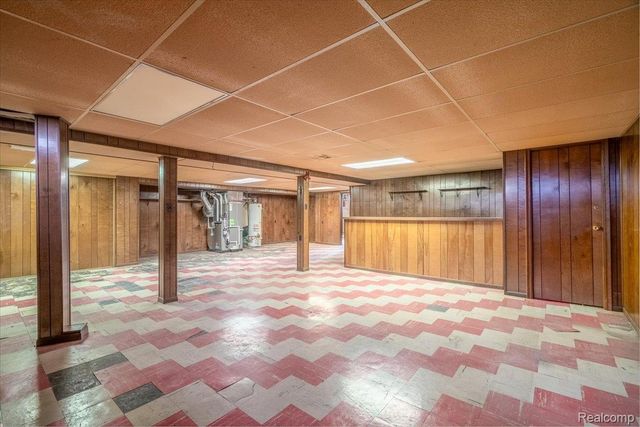 27046 Clarpointe Drive, Warren, MI 48088