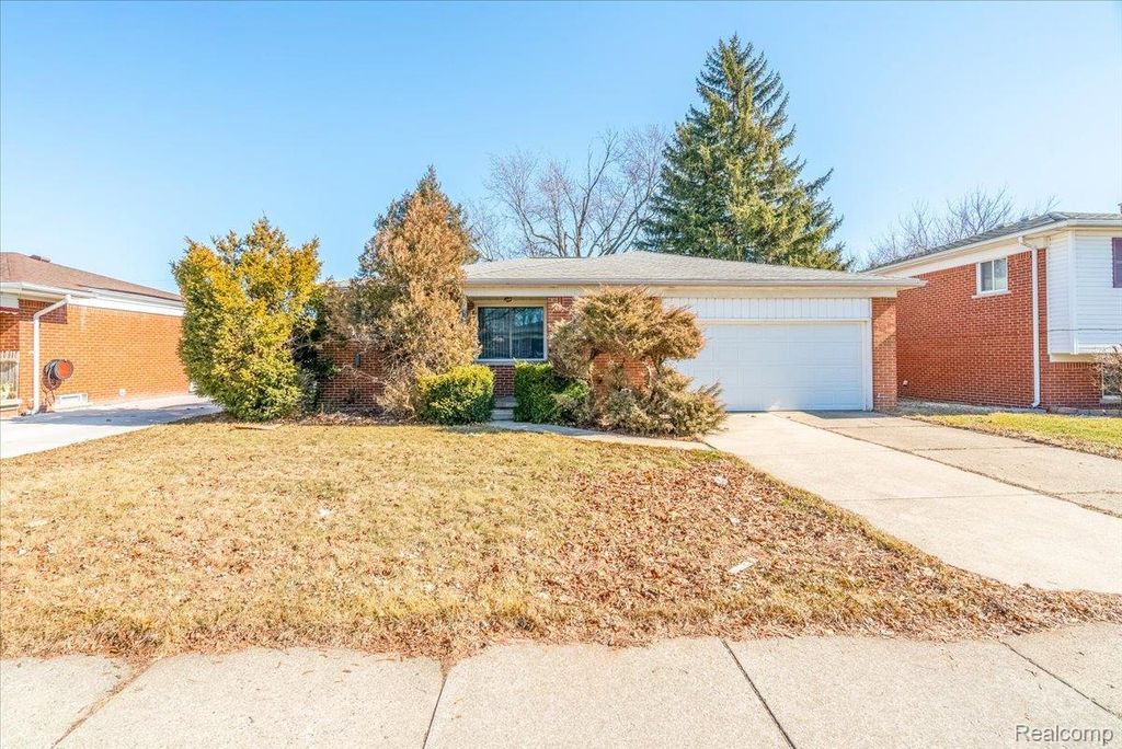 27046 Clarpointe Drive, Warren, MI 48088