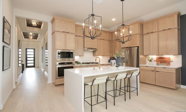 743 NAVARRO ST, New Braunfels, TX 78132