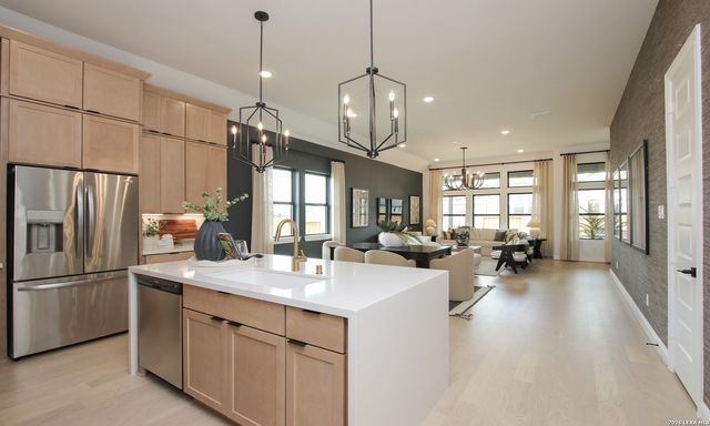 743 NAVARRO ST, New Braunfels, TX 78132
