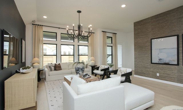 743 NAVARRO ST, New Braunfels, TX 78132