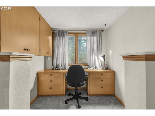 22690 S SPRINGWATER Rd, Estacada, OR 97023