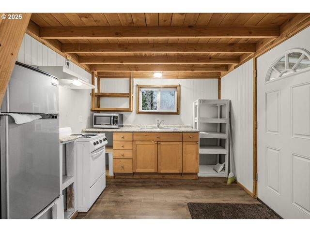 22690 S SPRINGWATER Rd, Estacada, OR 97023