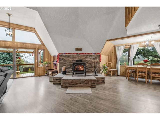 22690 S SPRINGWATER Rd, Estacada, OR 97023