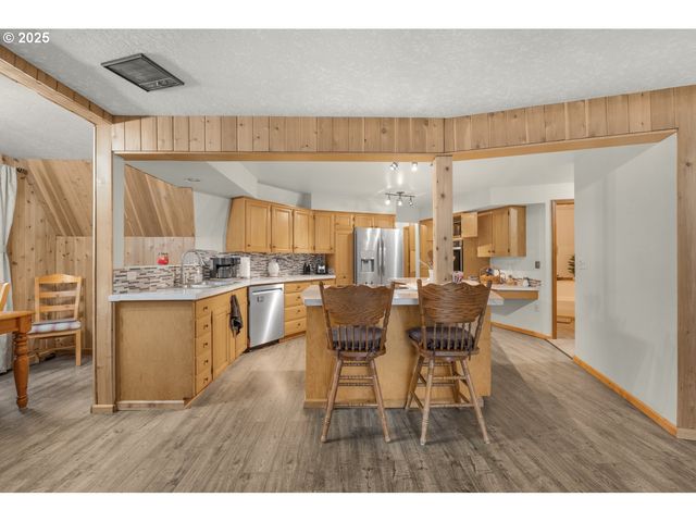 22690 S SPRINGWATER Rd, Estacada, OR 97023