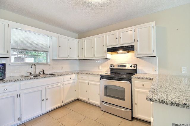 940 Robbie St, Denham Springs, LA 70726