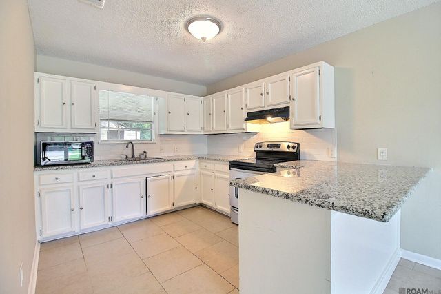 940 Robbie St, Denham Springs, LA 70726