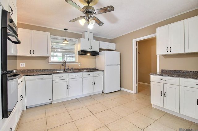 940 Robbie St, Denham Springs, LA 70726