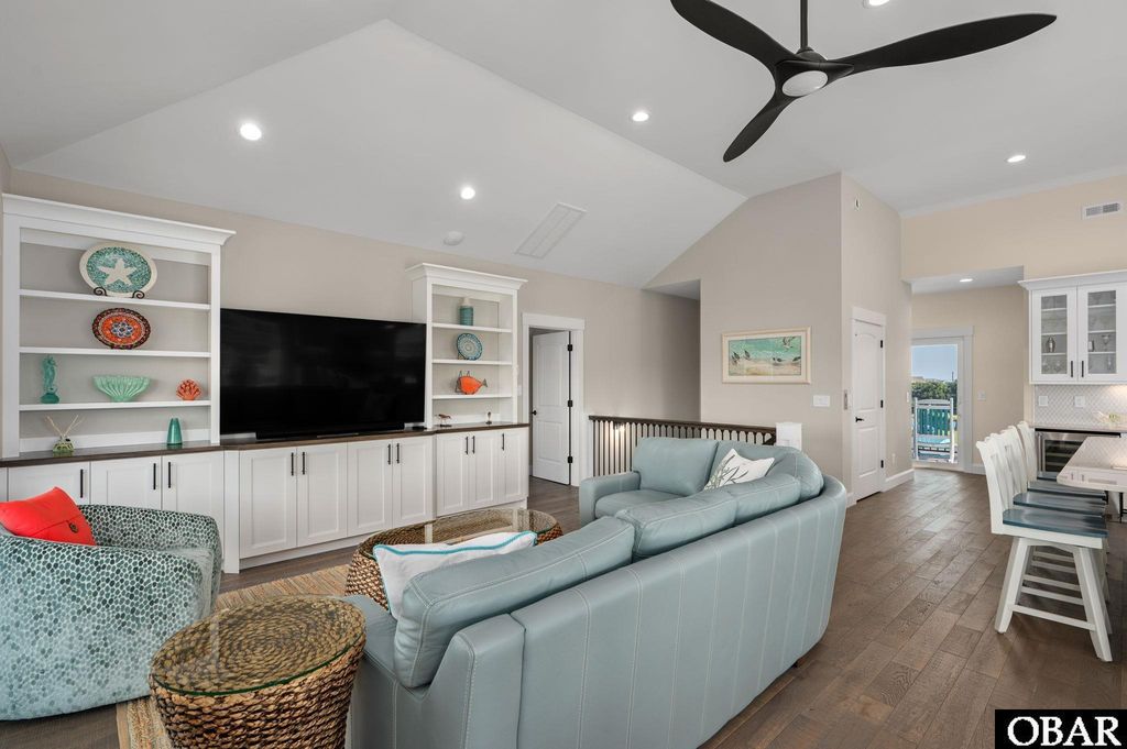 Image 6 of property listing at 528 Hunt Club Drive, Corolla, NC 27927