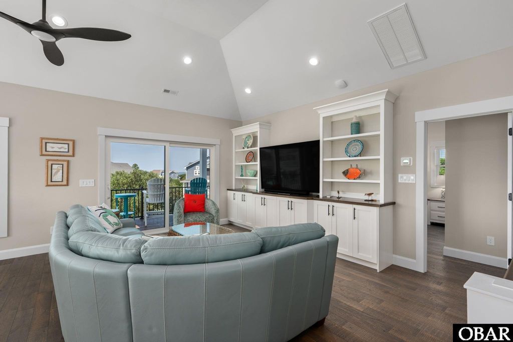 Image 8 of property listing at 528 Hunt Club Drive, Corolla, NC 27927