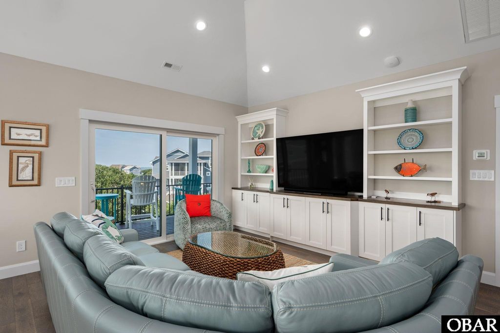 Image 9 of property listing at 528 Hunt Club Drive, Corolla, NC 27927