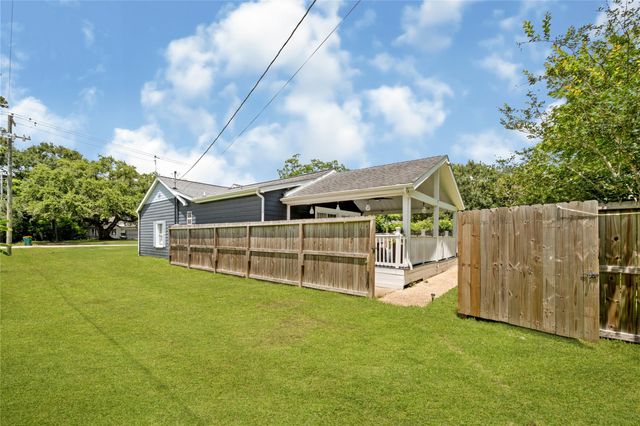 2705 Cedar Drive, La Marque, TX 77568