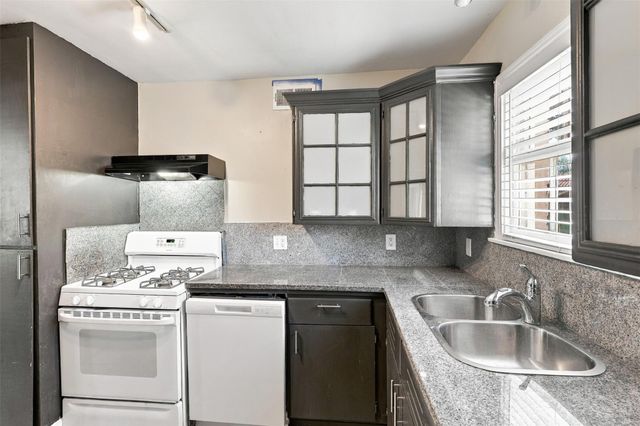 4505 Larch Lane A, Bellaire, TX 77401