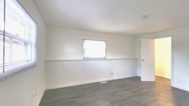 1360 Devonshire Lane, Hoffman Estates, IL 60169